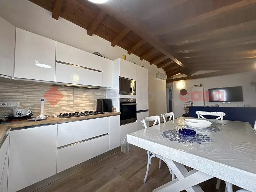 Immagine 10 di Villa in vendita  in Via TORRE GREGORIANA, 17 a Terracina