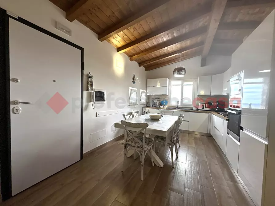 Immagine 3 di Villa in vendita  in Via TORRE GREGORIANA, 17 a Terracina