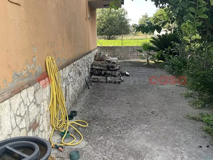 Immagine 12 di Villa in vendita  in Via Miceli III trav., snc a Vitulazio