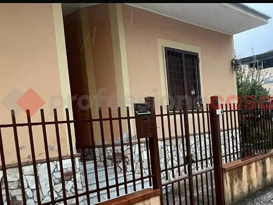 Immagine 36 di Villa in vendita  in Via Miceli III trav., snc a Vitulazio
