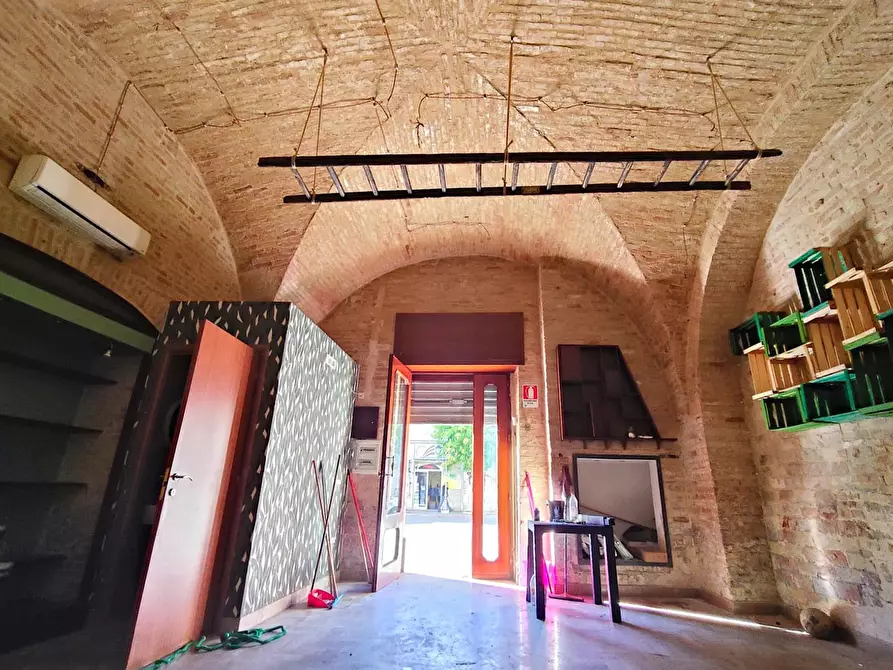 Immagine 4 di Negozio in affitto  in Via FILIPPO D'ALFONSO a San Severo
