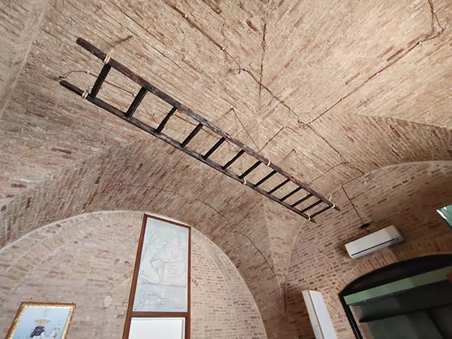 Immagine 10 di Negozio in affitto  in Via FILIPPO D'ALFONSO a San Severo