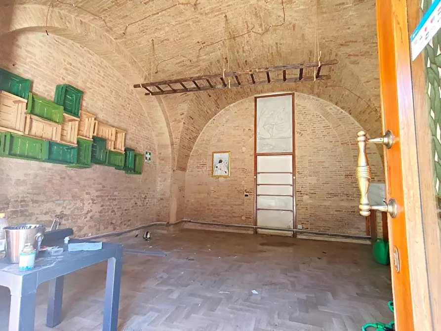 Immagine 5 di Negozio in affitto  in Via FILIPPO D'ALFONSO a San Severo