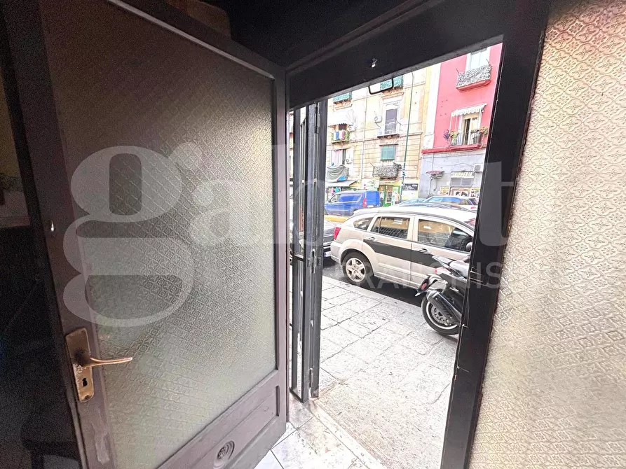 Immagine 3 di Negozio in vendita  in Via calata capodichino a Napoli
