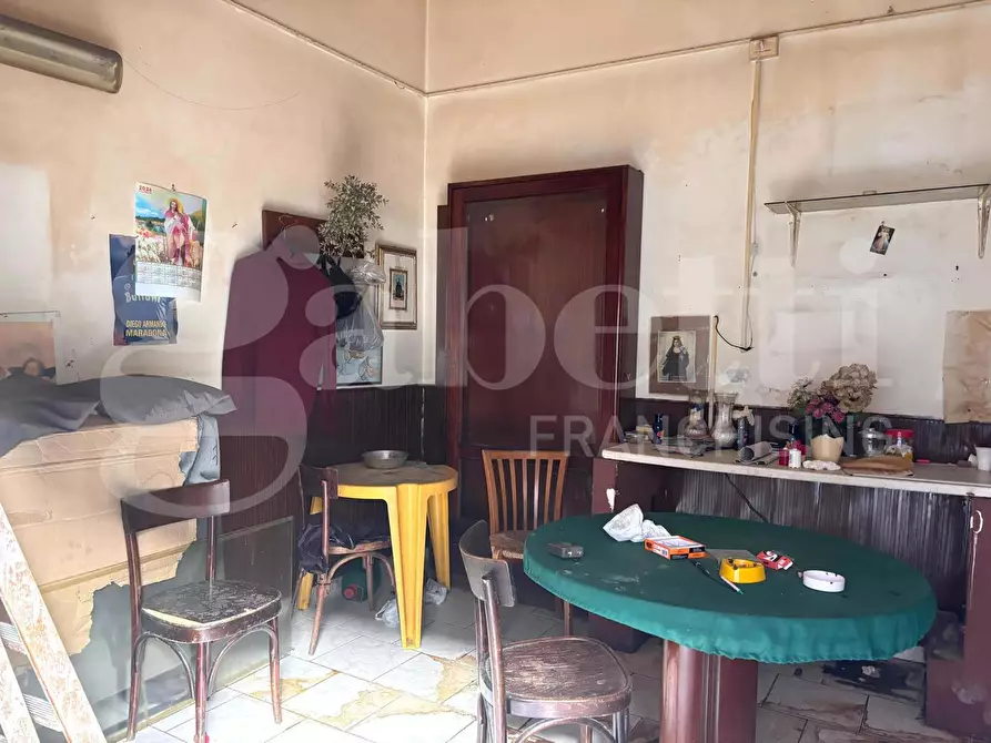 Immagine 6 di Negozio in vendita  in Via calata capodichino a Napoli