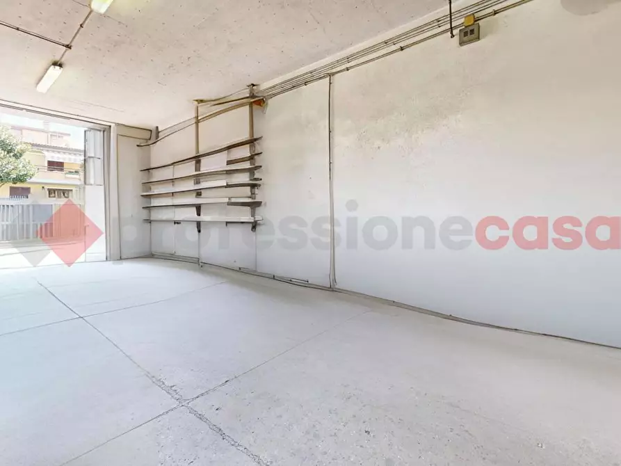 Immagine 12 di Laboratorio in affitto  in Via Roccalbegna, 13 a Roma