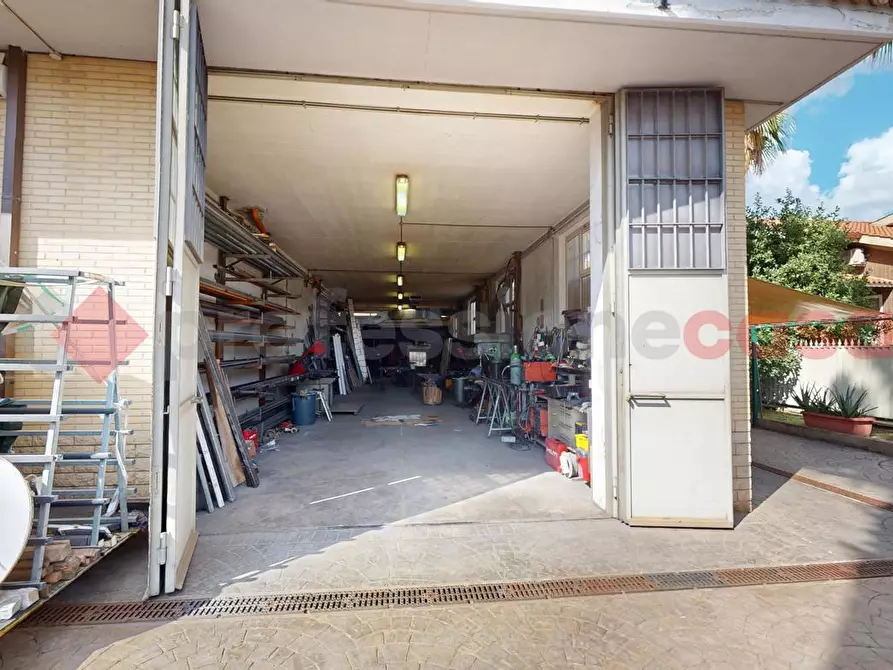 Immagine 1 di Laboratorio in affitto  in Via Roccalbegna, 13 a Roma