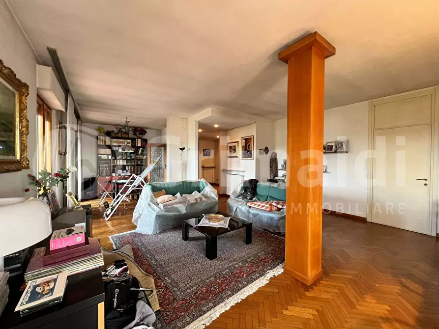 Immagine 1 di Attico in vendita  in Via lenin a Corciano