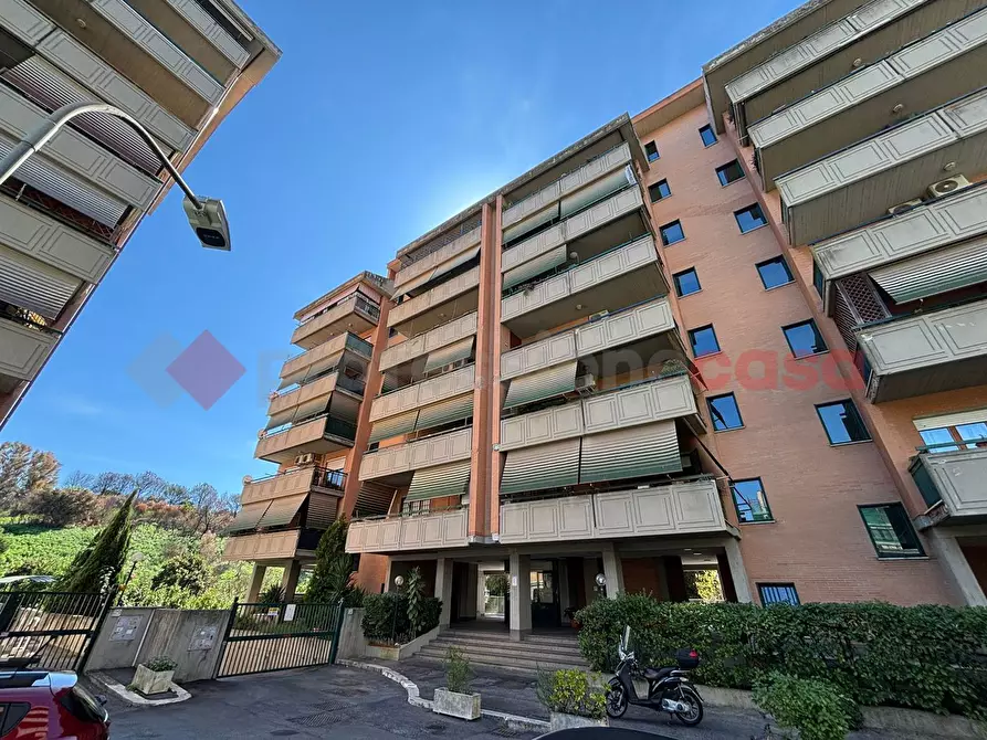 Immagine 1 di Appartamento in vendita  in Via Silvio Sbricoli a Roma