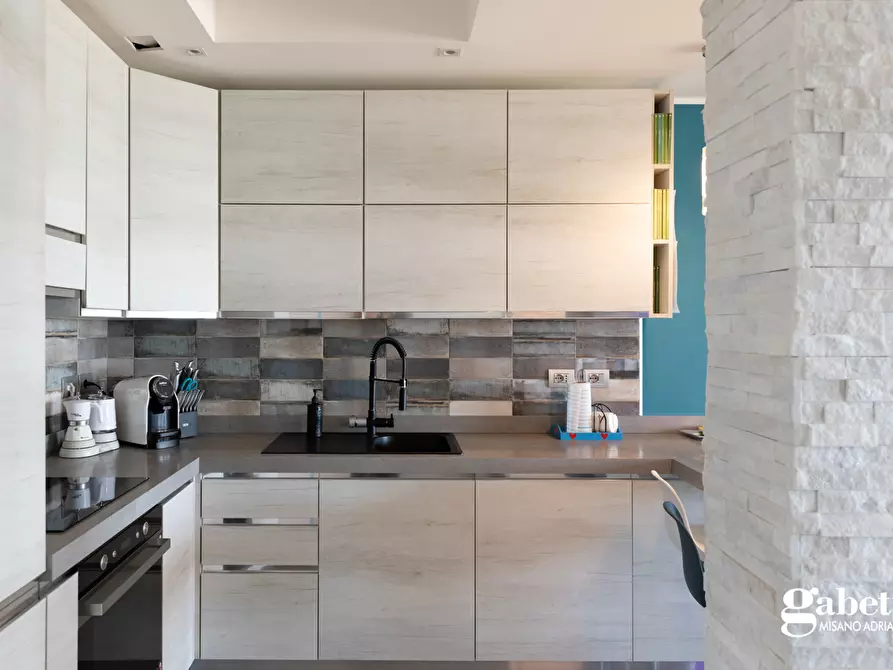 Immagine 11 di Appartamento in vendita  in Via Francia a Cattolica