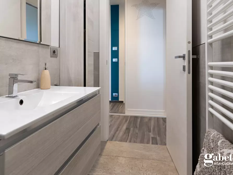 Immagine 18 di Appartamento in vendita  in Via Francia a Cattolica