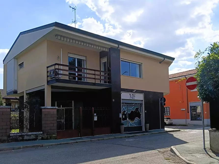 Immagine 1 di Villa in vendita  in Via ROMAGNA, SNC a Legnano