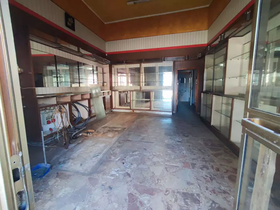 Immagine 2 di Negozio in vendita  in Via PIETRO NENNI a San Severo