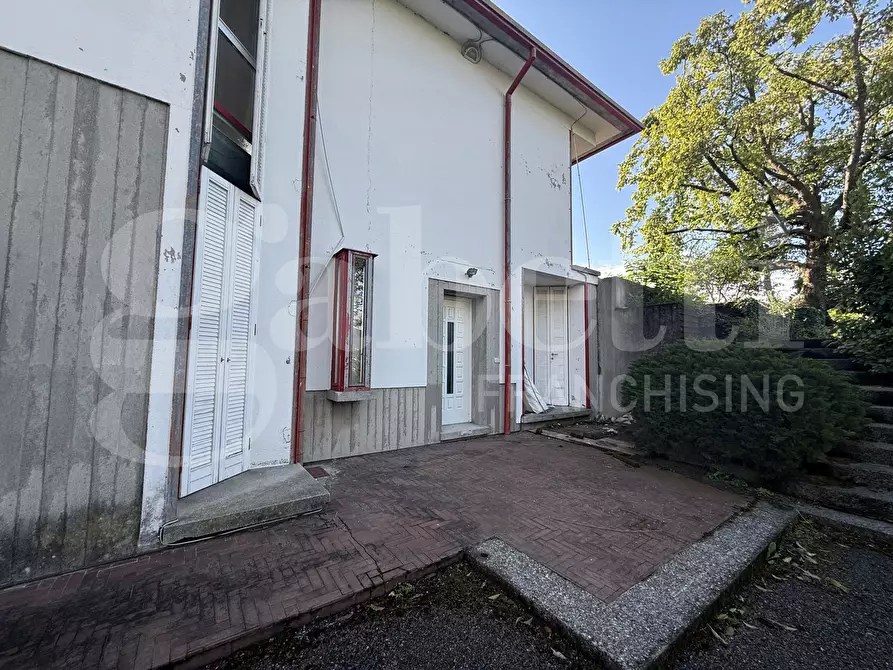 Immagine 15 di Appartamento in vendita  in Via Parini, snc a Erba