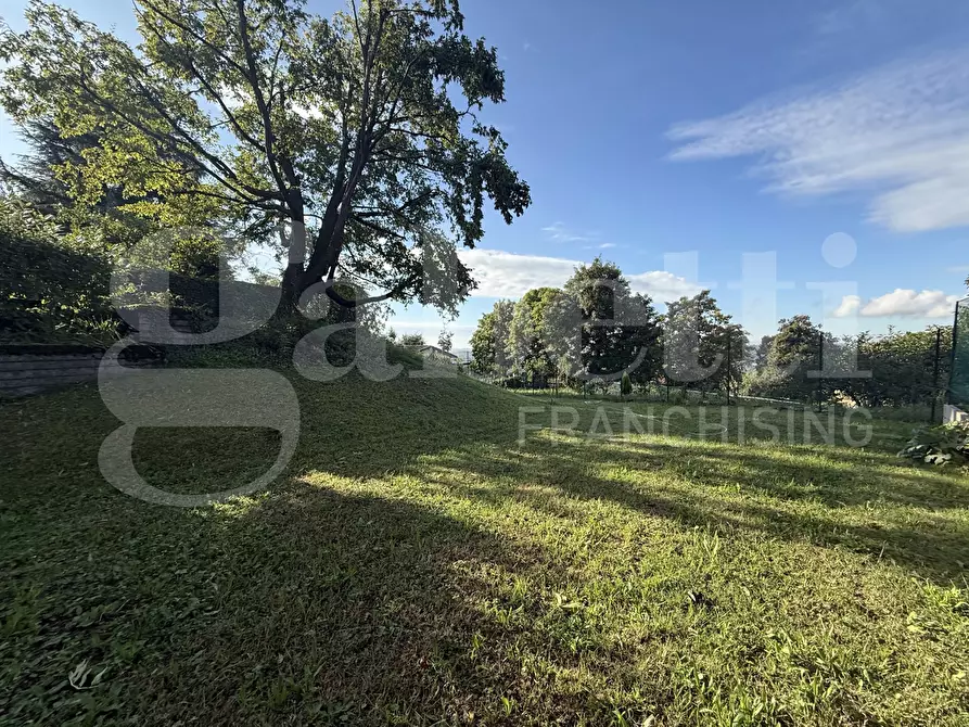 Immagine 1 di Appartamento in vendita  in Via Parini, snc a Erba