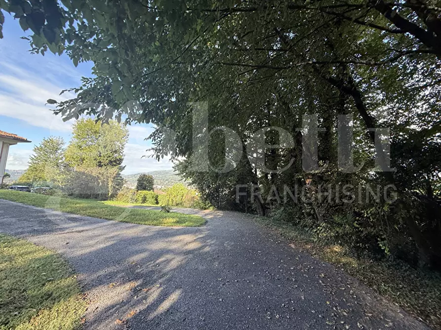 Immagine 31 di Appartamento in vendita  in Via Parini, snc a Erba