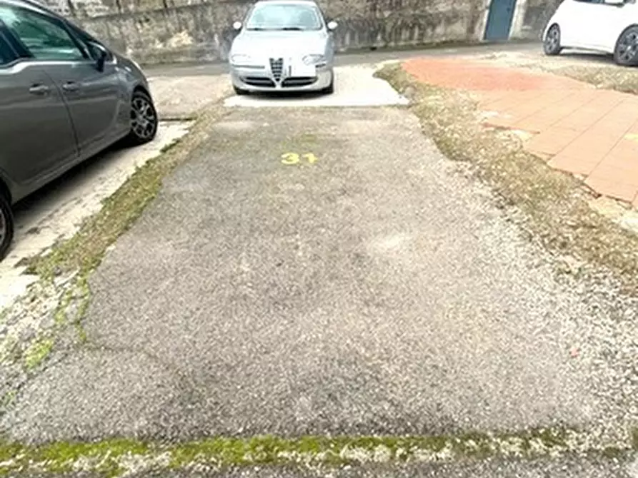 Immagine 3 di Box auto in vendita  in Via carlo de marco a Napoli
