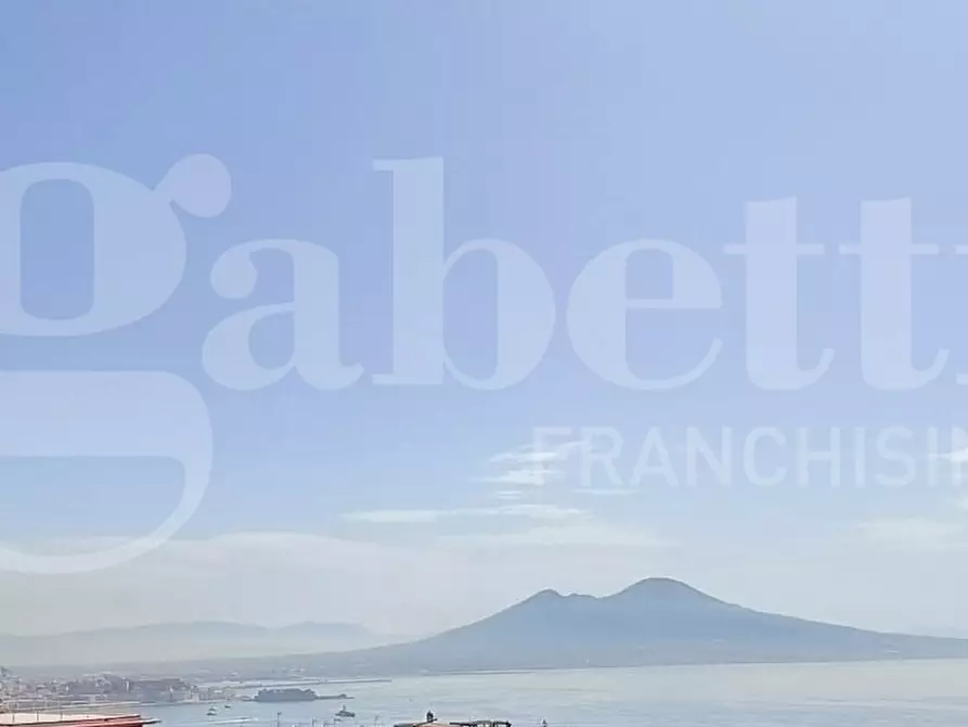 Immagine 1 di Appartamento in vendita  in Via Francesco Petrarca a Napoli