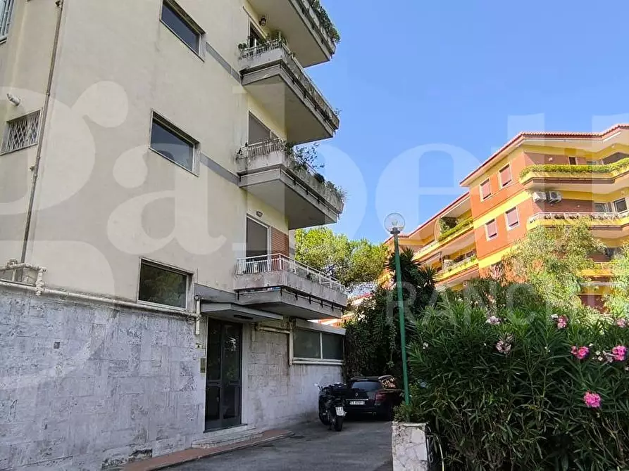 Immagine 28 di Appartamento in vendita  in Via Francesco Petrarca a Napoli
