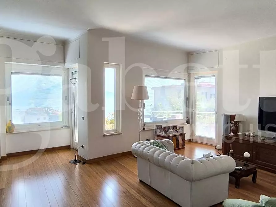 Immagine 3 di Appartamento in vendita  in Via Francesco Petrarca a Napoli