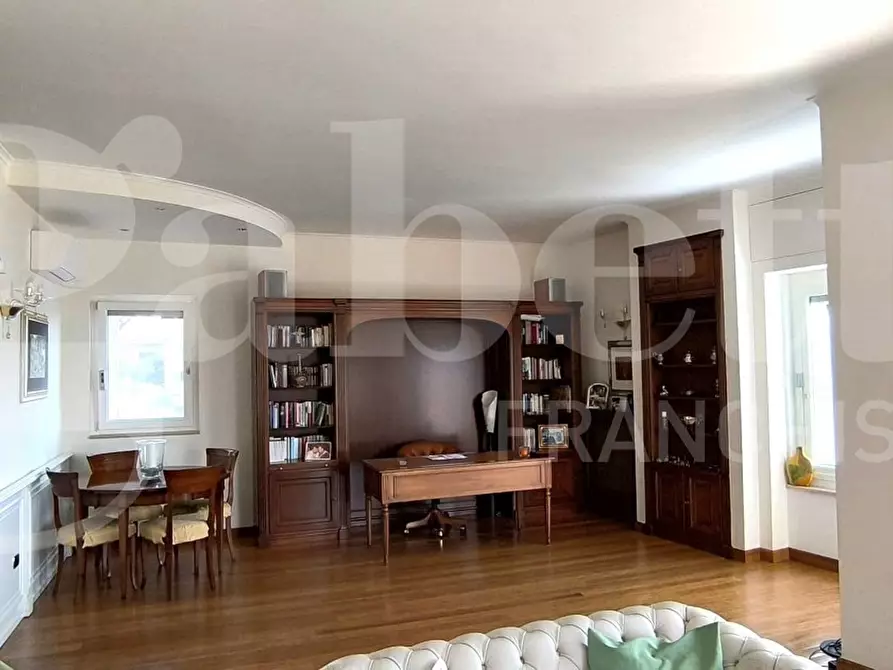 Immagine 5 di Appartamento in vendita  in Via Francesco Petrarca a Napoli