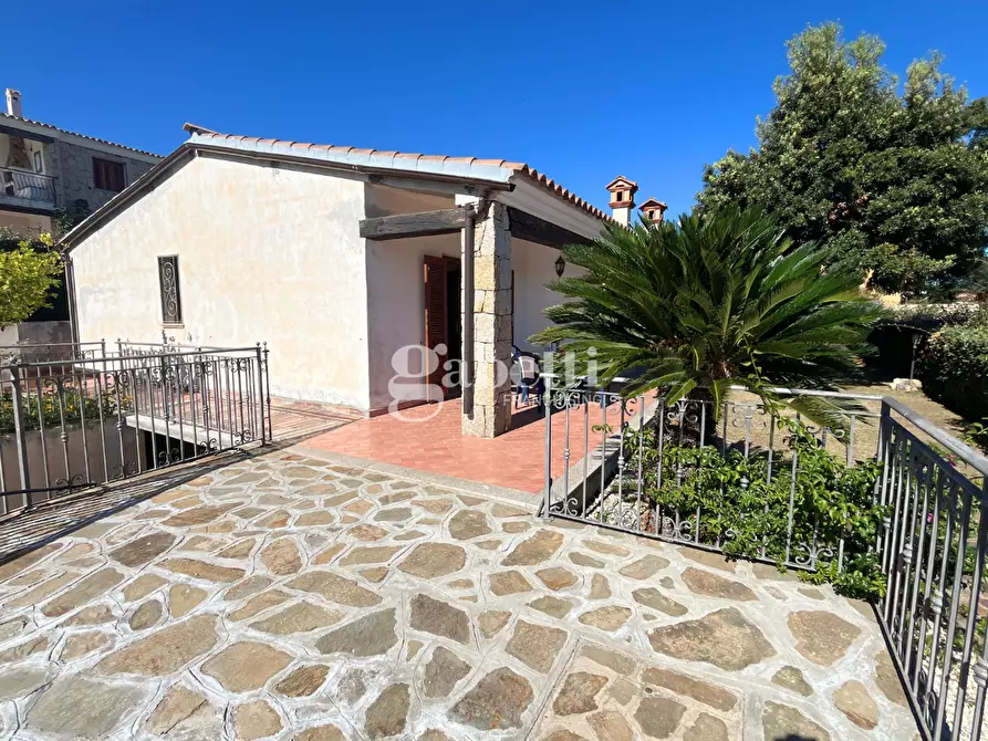 Immagine 2 di Villa in vendita  in Via Diomede, 13 a Budoni