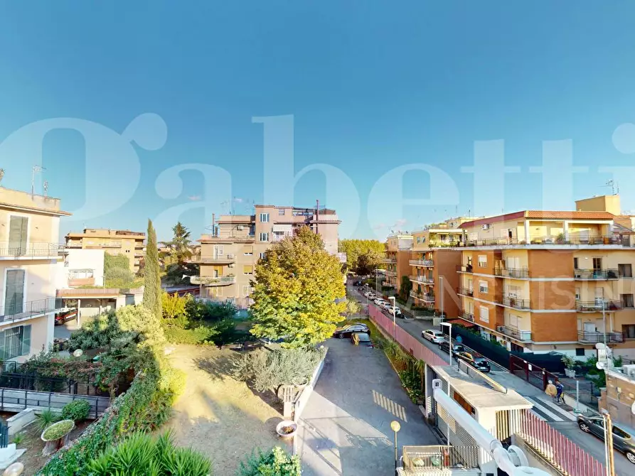 Immagine 3 di Appartamento in vendita  in Via dei Feltreschi, 18 a Roma