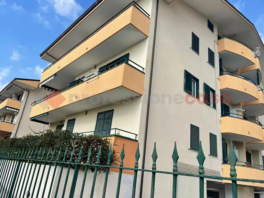 Immagine 9 di Appartamento in vendita  in Viale Kennedy VI traversa a Vitulazio