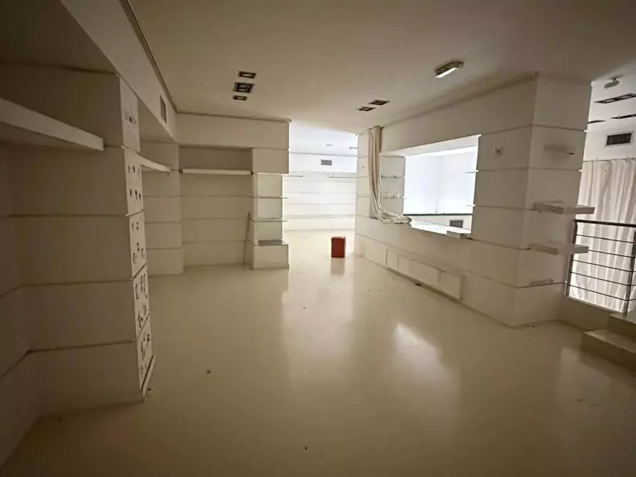 Immagine 4 di Attività commerciale in affitto  in Via Giovanni Primicerio, snc a Sant'anastasia