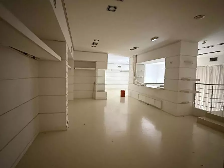 Immagine 10 di Attività commerciale in affitto  in Via Giovanni Primicerio, snc a Sant'anastasia