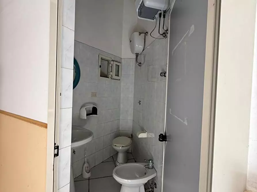 Immagine 4 di Attività commerciale in affitto  in Via Roma, snc a Sant'anastasia