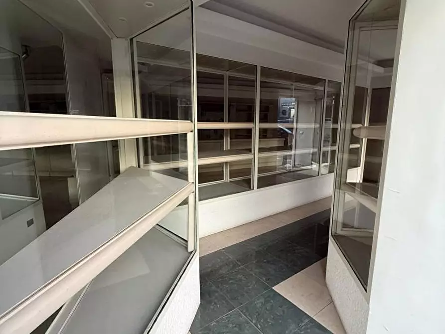 Immagine 2 di Attività commerciale in affitto  in Via Roma, snc a Sant'anastasia