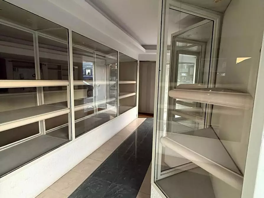 Immagine 3 di Attività commerciale in affitto  in Via Roma, snc a Sant'anastasia