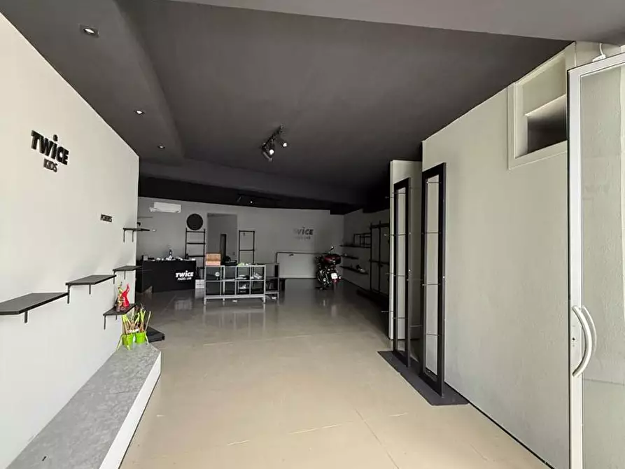 Immagine 3 di Attività commerciale in affitto  in Via Sant'Anastasia, snc a Sant'anastasia