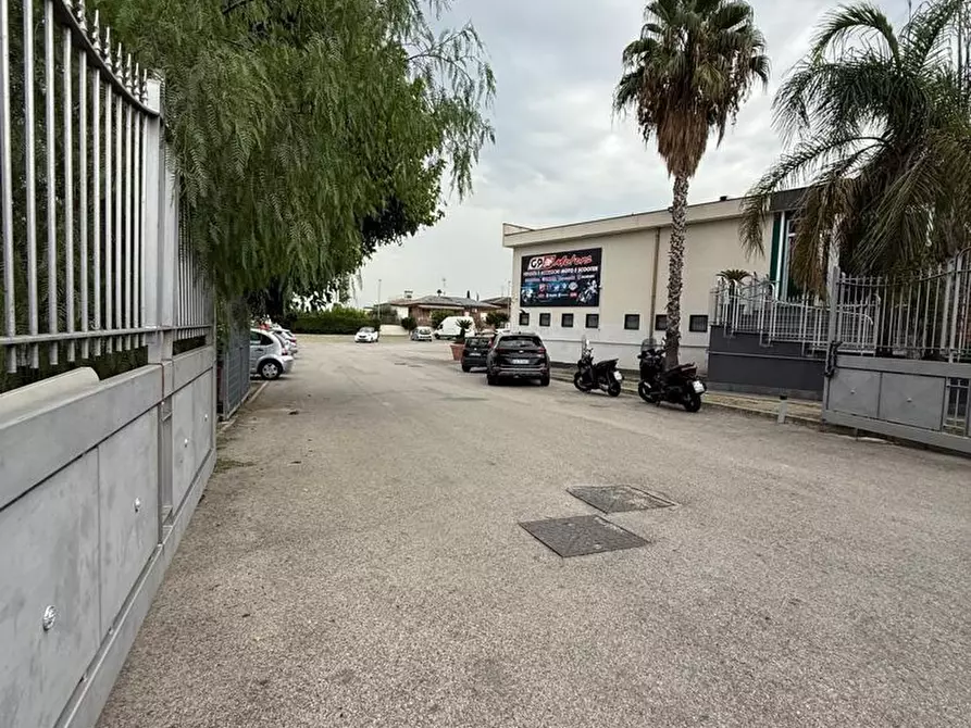 Immagine 10 di Attività commerciale in affitto  in Via Sant'Anastasia, snc a Sant'anastasia