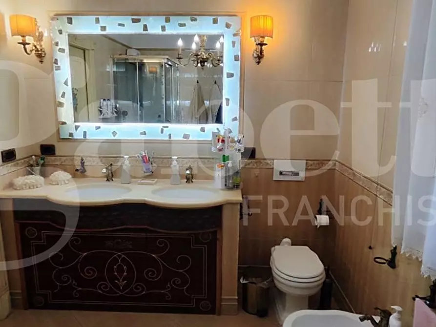 Immagine 40 di Appartamento in vendita  in Via Degli Asteroidi a Napoli