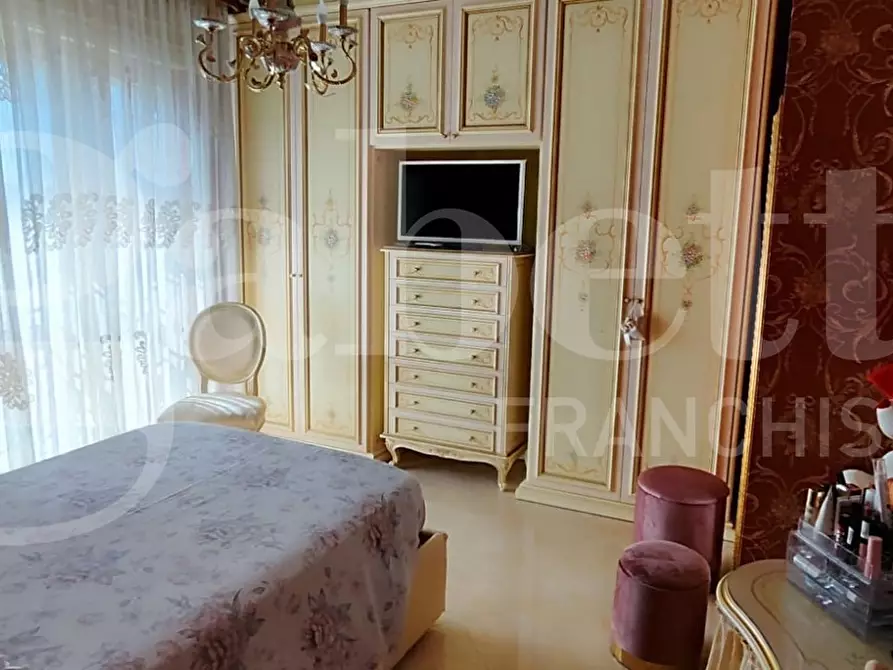 Immagine 29 di Appartamento in vendita  in Via Degli Asteroidi a Napoli