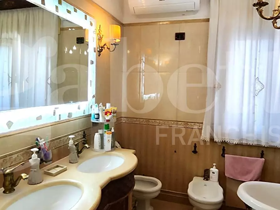 Immagine 39 di Appartamento in vendita  in Via Degli Asteroidi a Napoli