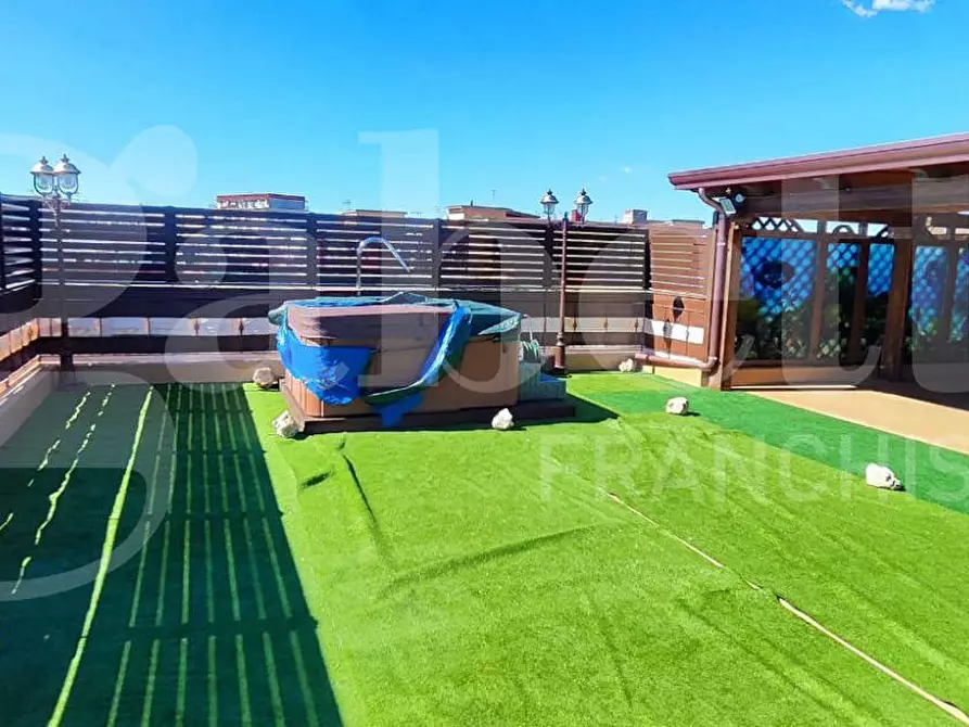 Immagine 1 di Appartamento in vendita  in Via Degli Asteroidi a Napoli