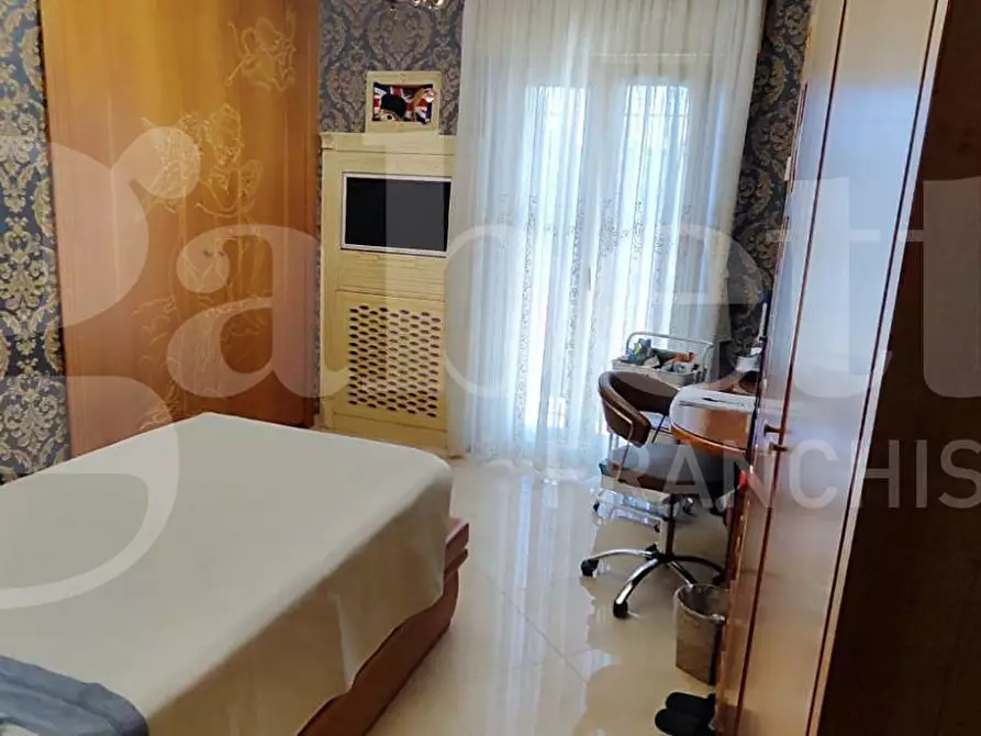 Immagine 32 di Appartamento in vendita  in Via Degli Asteroidi a Napoli