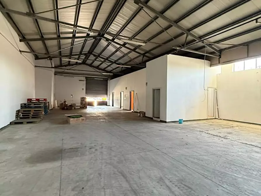 Immagine 7 di Attività commerciale in affitto  in Via Romani, snc a Sant'anastasia