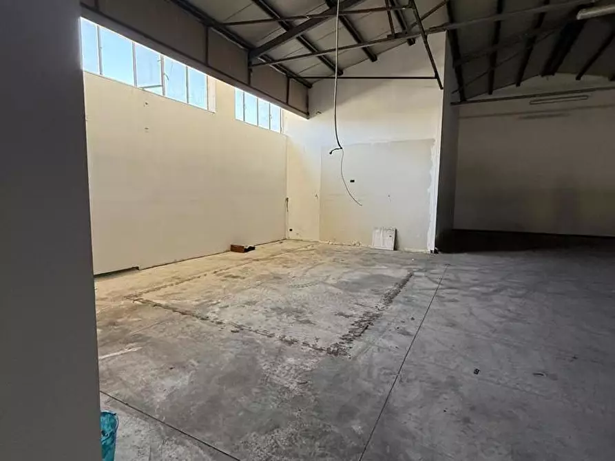 Immagine 12 di Attività commerciale in affitto  in Via Romani, snc a Sant'anastasia