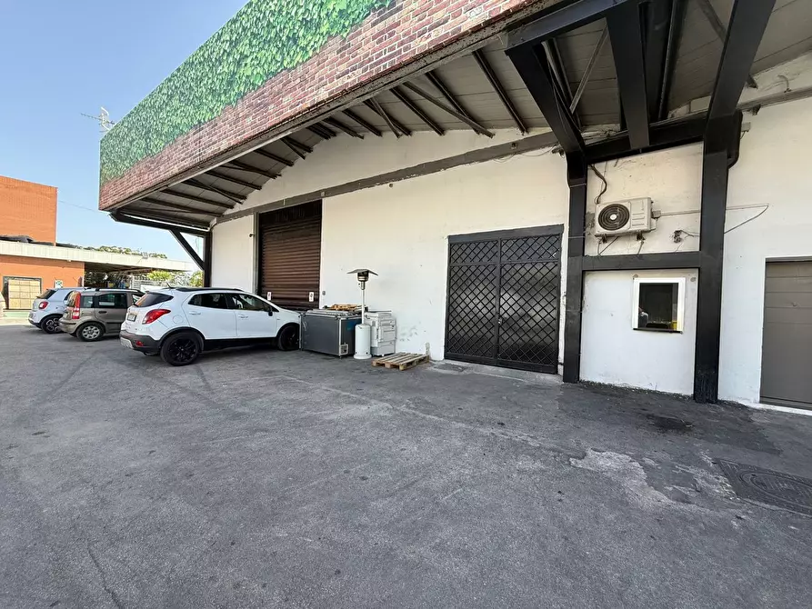 Immagine 18 di Attività commerciale in affitto  in Via Romani, snc a Sant'anastasia