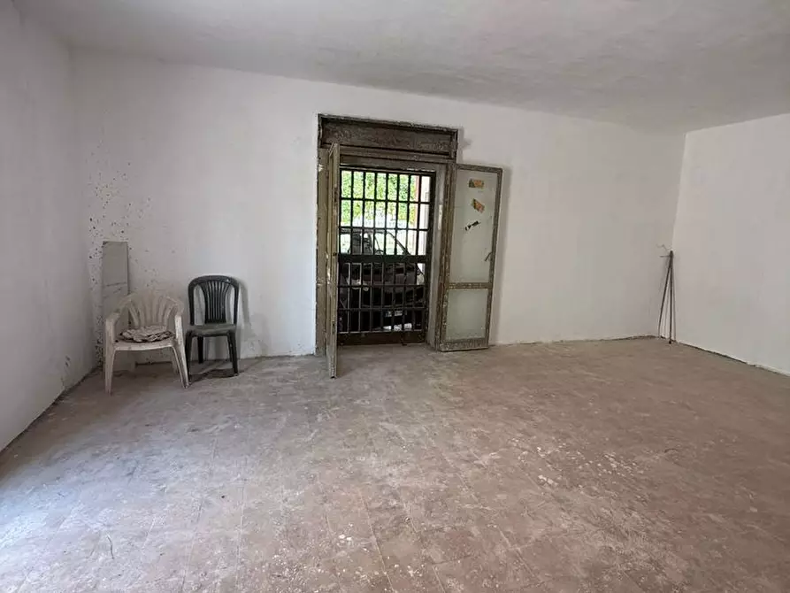 Immagine 6 di Attività commerciale in affitto  in Via Madonna Dell'Arco, snc a Sant'anastasia