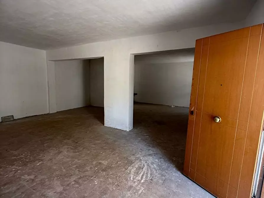 Immagine 8 di Attività commerciale in affitto  in Via Madonna Dell'Arco, snc a Sant'anastasia