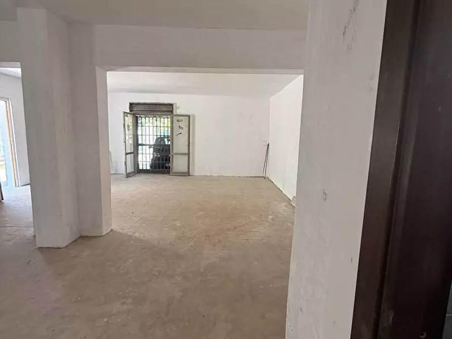 Immagine 4 di Attività commerciale in affitto  in Via Madonna Dell'Arco, snc a Sant'anastasia