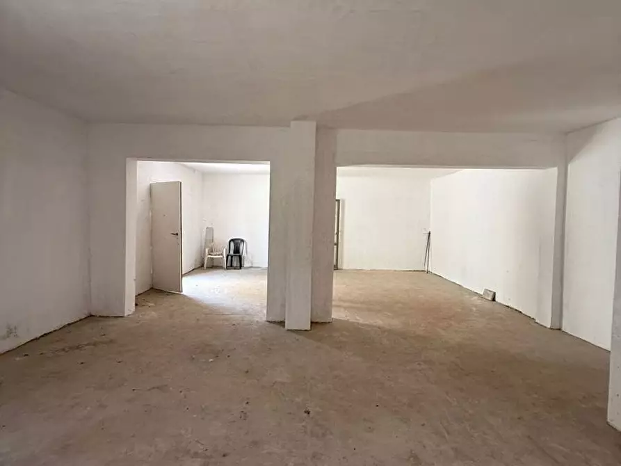 Immagine 2 di Attività commerciale in affitto  in Via Madonna Dell'Arco, snc a Sant'anastasia