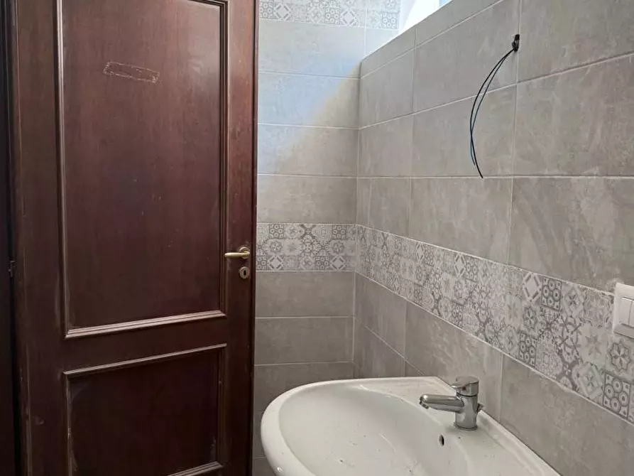 Immagine 10 di Attività commerciale in affitto  in Via Madonna Dell'Arco, snc a Sant'anastasia