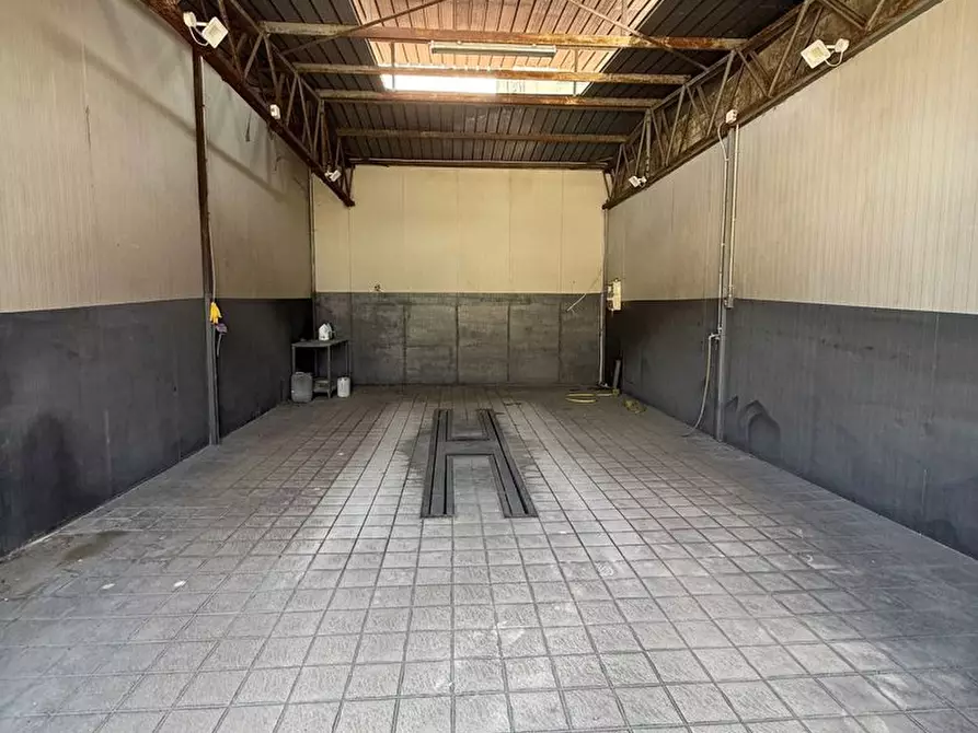 Immagine 8 di Attività commerciale in affitto  in Via Madonna Dell'Arco, snc a Sant'anastasia