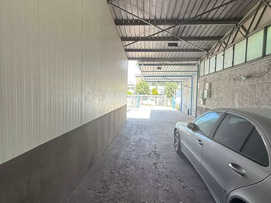 Immagine 10 di Attività commerciale in affitto  in Via Madonna Dell'Arco, snc a Sant'anastasia